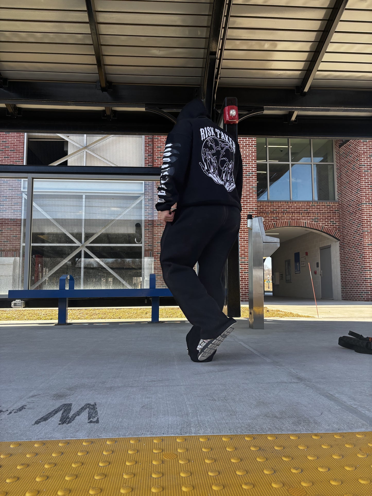 Risk2Roam Hoodie Black