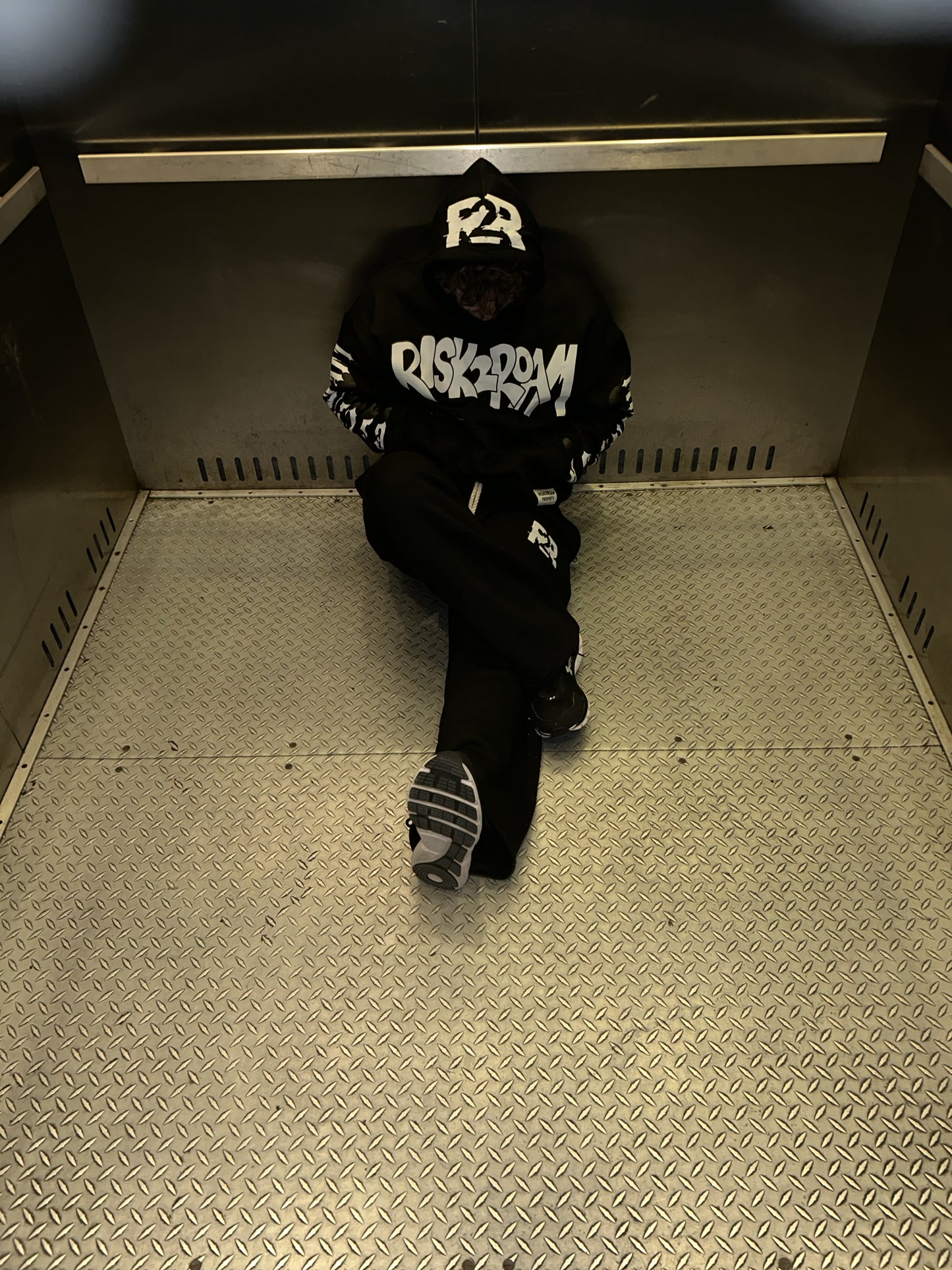 Risk2Roam Hoodie Black